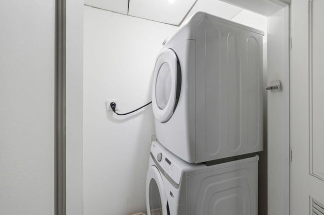 Building Photo - 1017 Park Ave