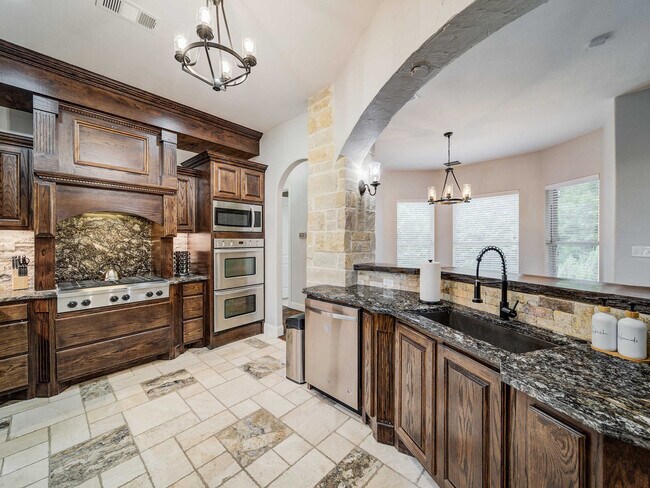 Building Photo - 200 Cove Dr