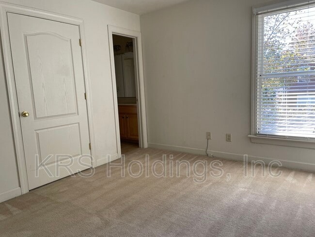 Building Photo - 3215 Omohundro Ave