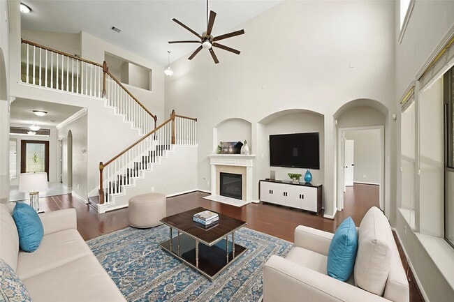 Building Photo - 714 Coggins Point Way