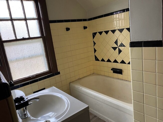 Building Photo - 4218 Edgewood Blvd