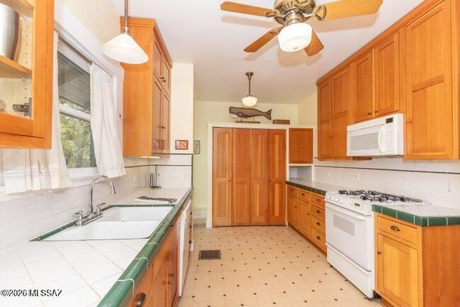 Building Photo - 1017 N 1st Ave