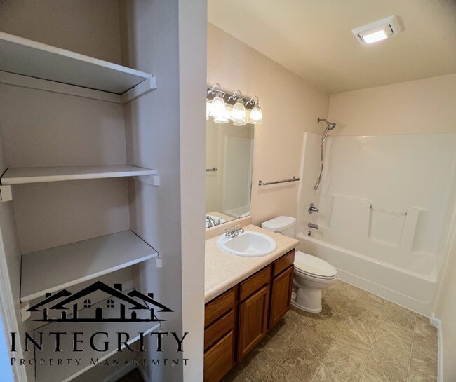Building Photo - 22590B Hollow Oak Ln