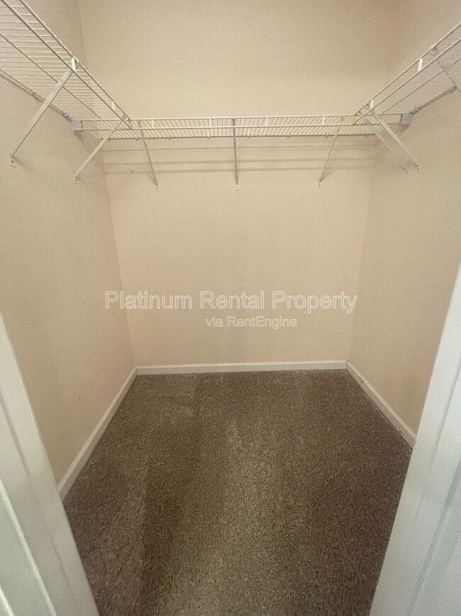 Building Photo - 940 Club Chase Ct