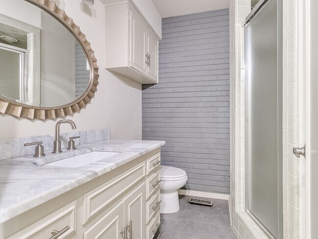 Building Photo - 3063 W Wilshire Blvd