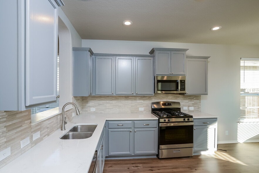 Building Photo - 654 Sea Eagle