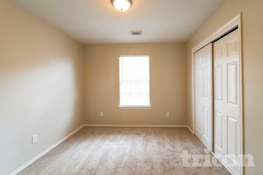 Building Photo - 3703 Bent Springs Ln