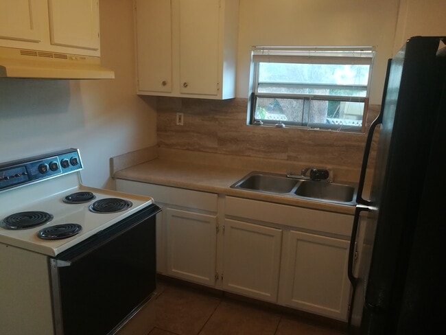 Building Photo - 1411