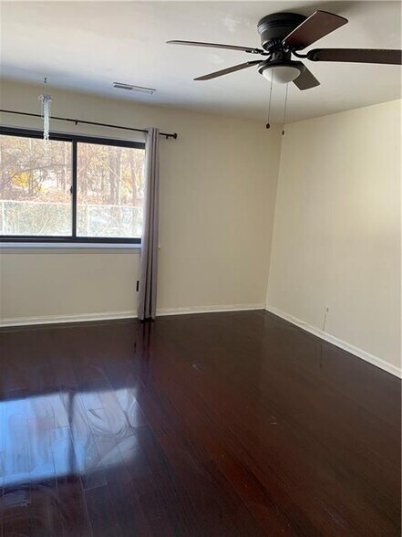 Building Photo - 1139 Hartford Ave