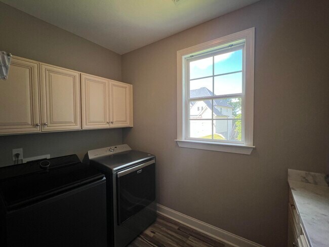 Building Photo - 4239 Windslow Dr