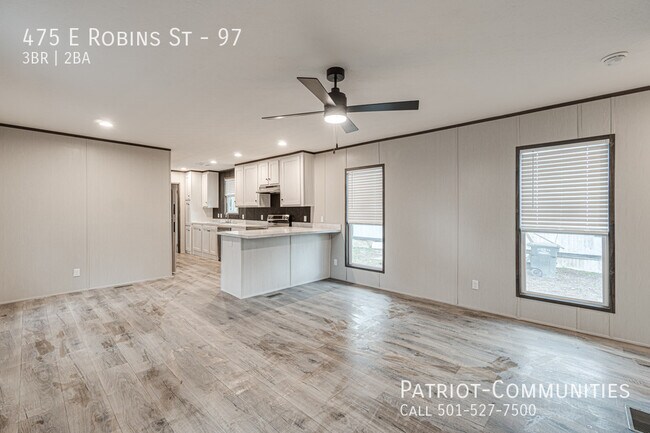 Building Photo - 475 E Robins St