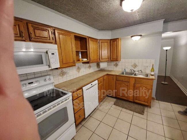 Building Photo - 5757 Cromley Dr
