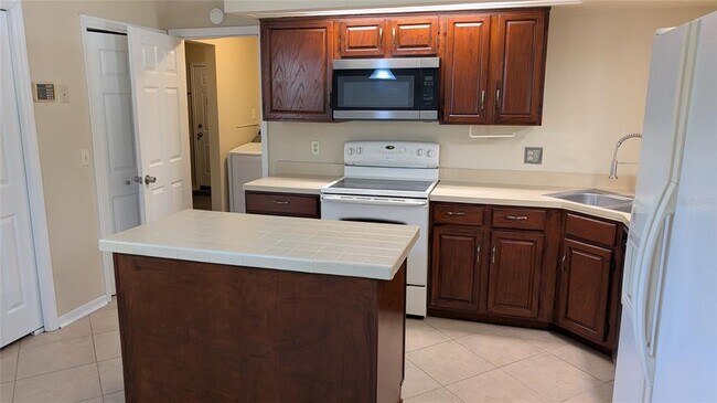 Building Photo - 840 Lake Jackson Cir