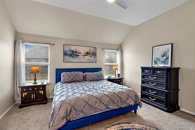 Building Photo - 733 Ravenwood Dr