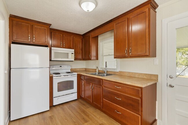 Building Photo - Charming 1/1 Home in St. Cloud Close to the Lakefront Park