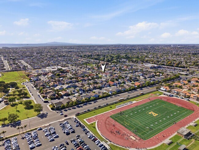 Building Photo - Beautifully Updated Huntington Beach 3 Bedroom / 2 Bathroom Home