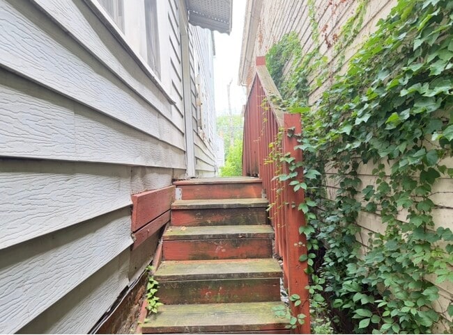 Building Photo - 8353 S Brandon Ave