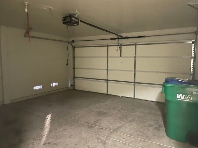 Building Photo - Great Sparks Townhouse!