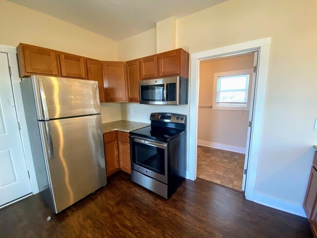 Building Photo - 1224 Plainfield Ave NE