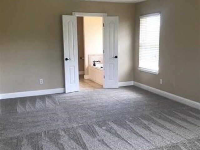Building Photo - 23 NE Summerwood Dr