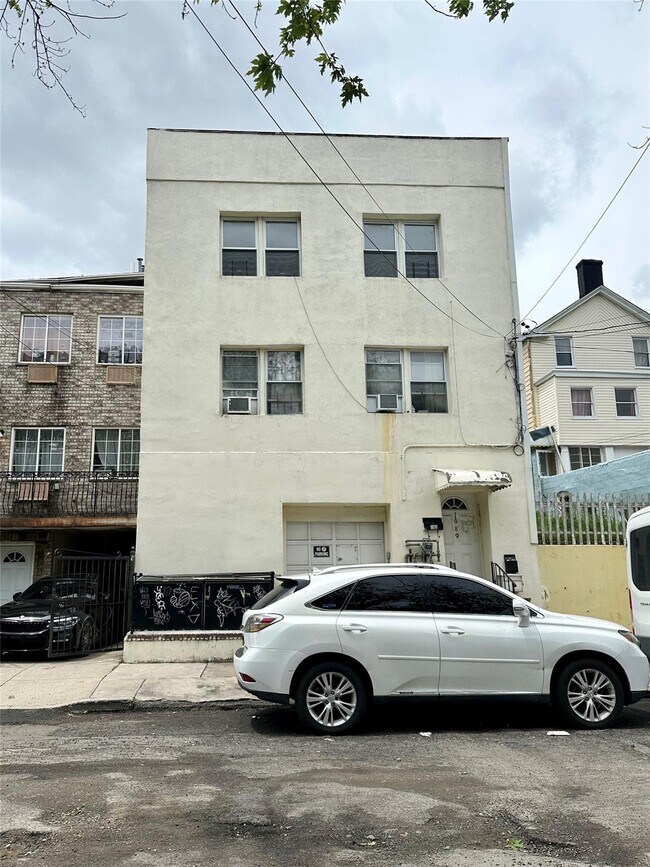Building Photo - 1989 Cruger Ave
