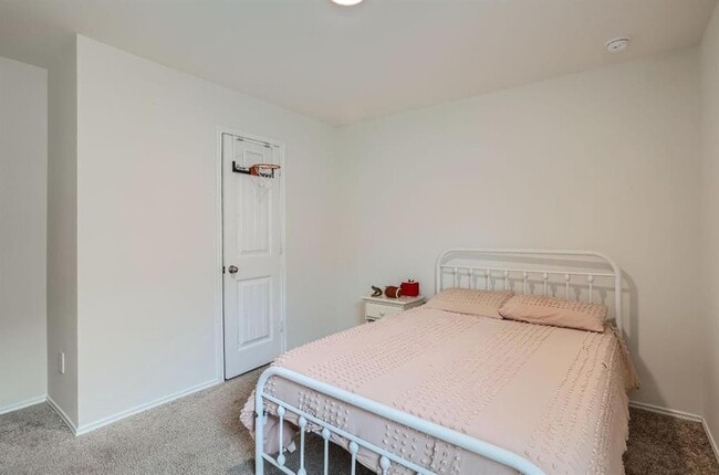 Building Photo - 259 Levi Lndg