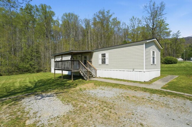 Building Photo - 267 Maddux Farm Dr