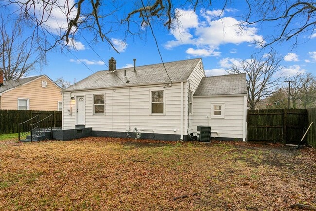 Building Photo - Renovated home in Heart of Hampton Roads