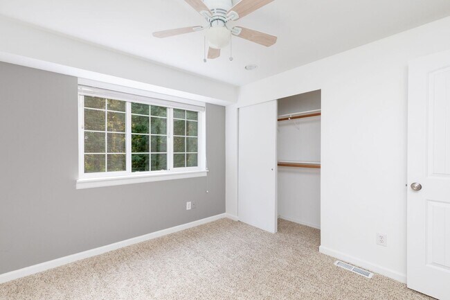 Building Photo - 50% Off First Month's Rent for March Move In! Beautiful 4 Bedroom 3 Bath Issaquah Home on Large P...