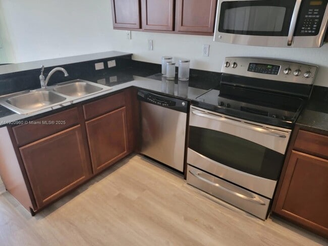 Building Photo - 10870 NW 88th Terrace