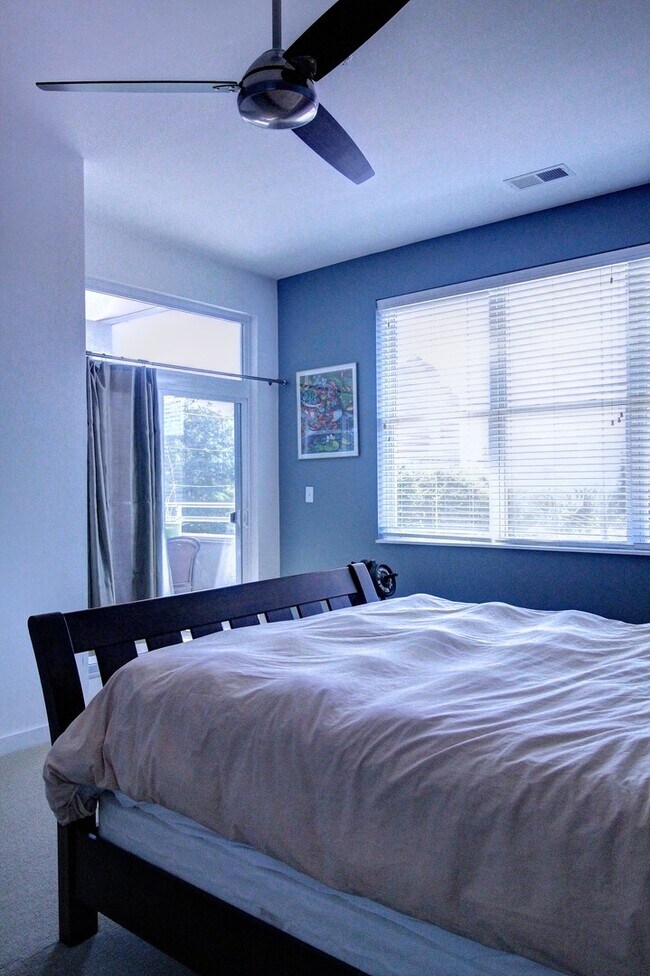 Building Photo - Downtown Durham 1bd/1ba Corner-Unit Condo with On-Site Personal 1-Car Garage!