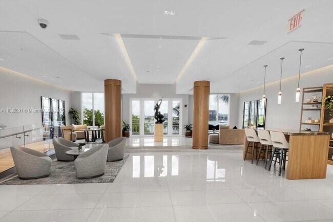 Building Photo - 888 Brickell Key Dr