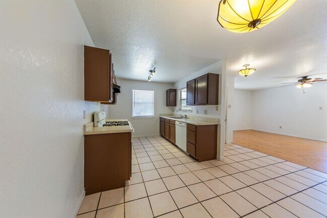 Building Photo - 2703 Cypress Ln