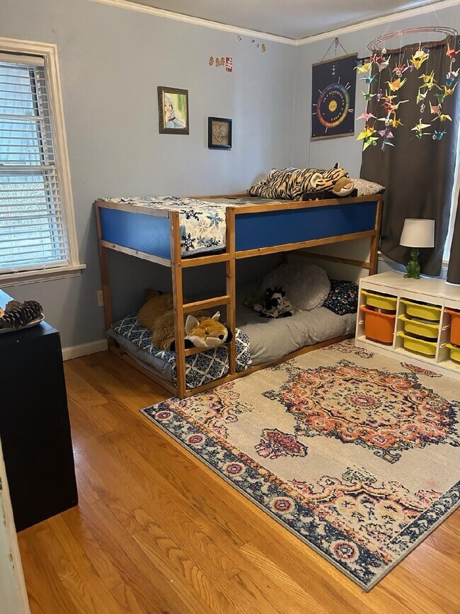 Building Photo - 611 W 32nd St