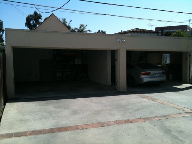 Garage - 8372 Blackburn Ave