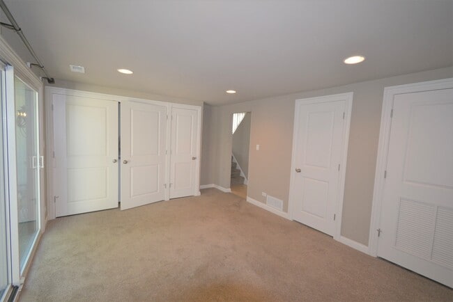 Building Photo - 183 Cascade Dr