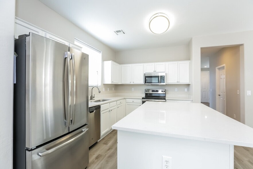 Building Photo - 3020 S 94th Ave