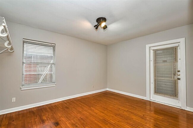 Building Photo - 1831 De Milo Dr