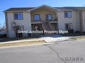 Building Photo - MUST SEE 3 Bed 2 bath