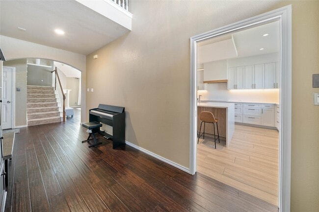 Building Photo - 9333 Fairmont Dr