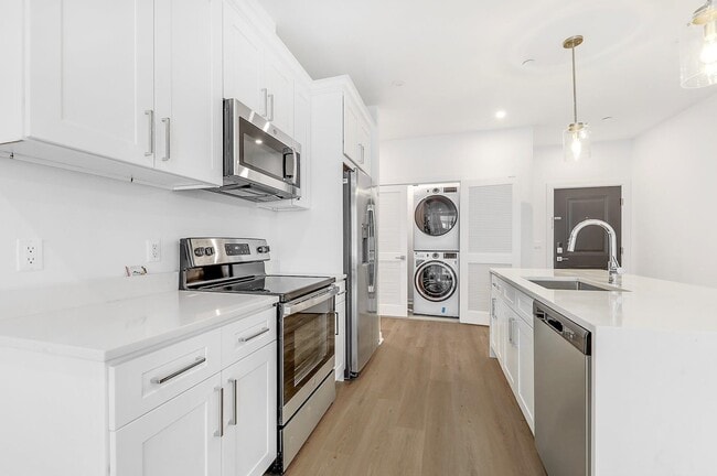 Building Photo - 74 Clarendon Pl