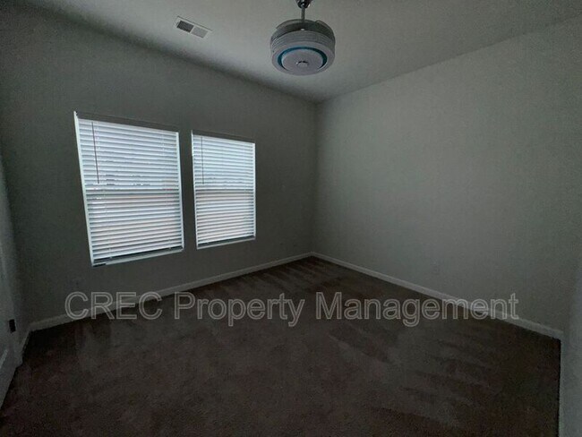 Building Photo - 130 Lucky Day Dr