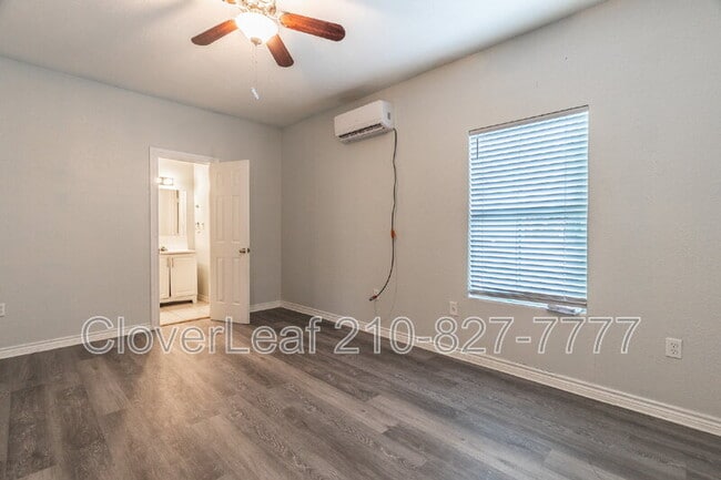 Building Photo - 3402 W Travis St