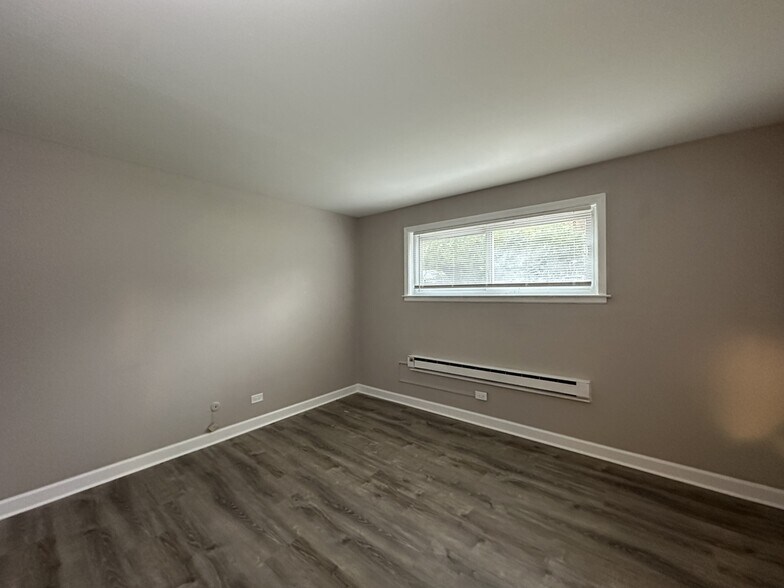 Building Photo - 430-40 Stevens Dr