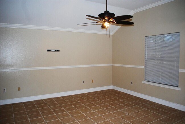Building Photo - 10204 Comet Dr