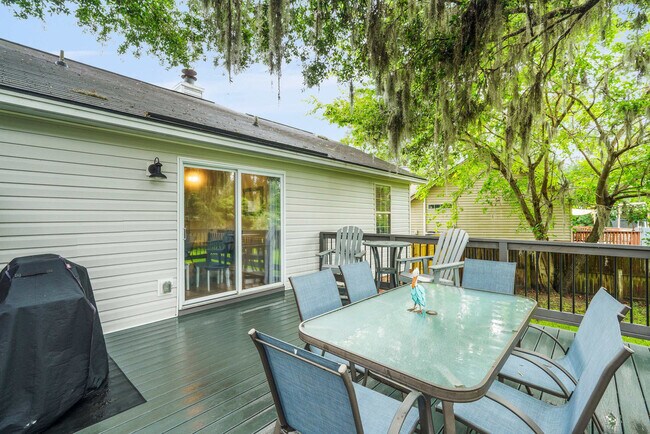 Building Photo - 529 Pointe S Dr