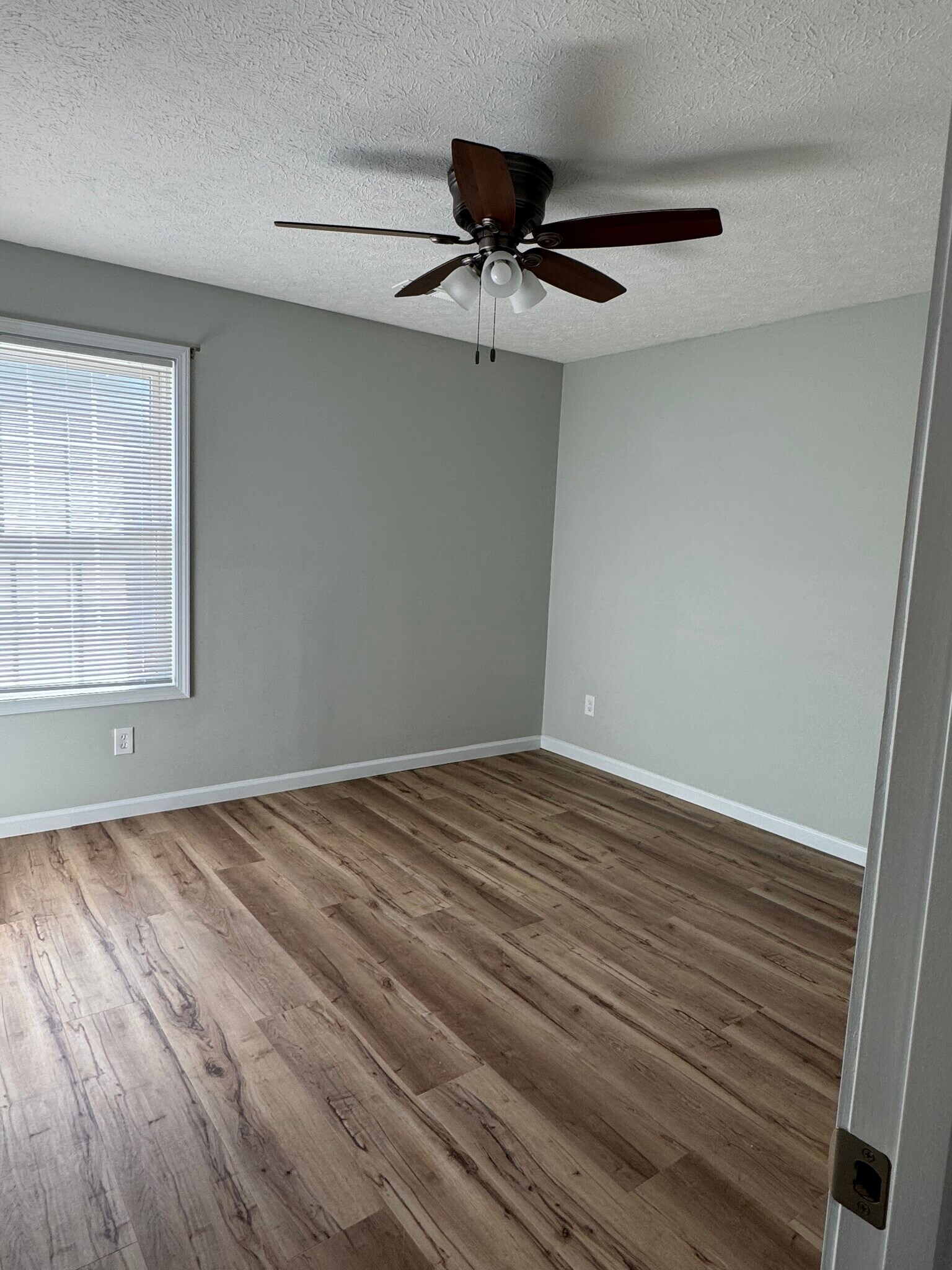 Building Photo - 143 School Side Dr