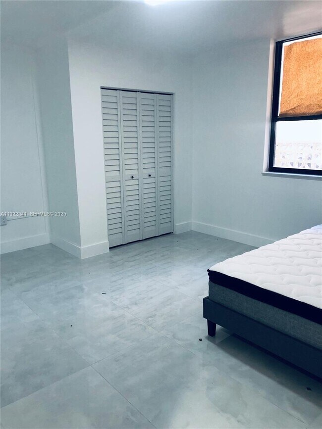 Building Photo - 10185 Collins Ave