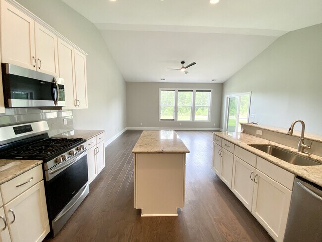 Building Photo - Three Bedroom Townhouse in Cypress Ridge!