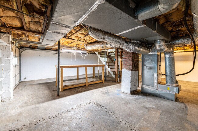 Building Photo - 1314 Goldleaf St